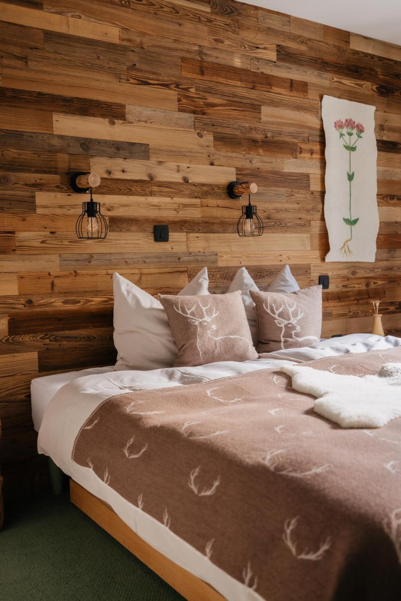 Eko Hisa-Eco House Na Razpotju Hotel Solcava Ngoại thất bức ảnh